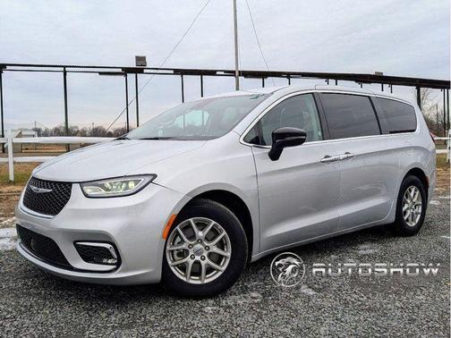 2024 Chrysler Pacifica Touring-L