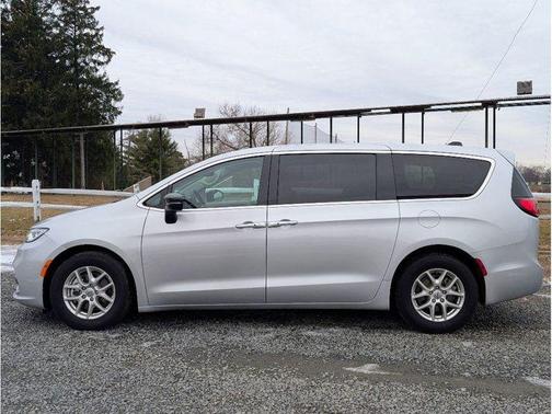 2024 Chrysler Pacifica Touring-L
