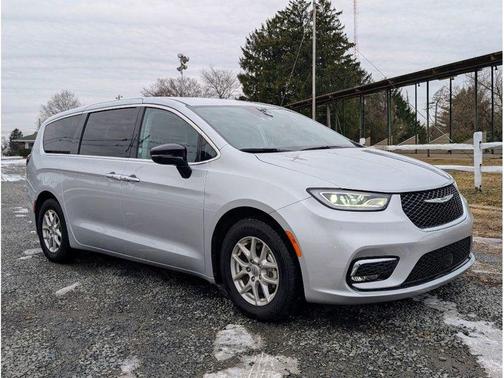 2024 Chrysler Pacifica Touring-L