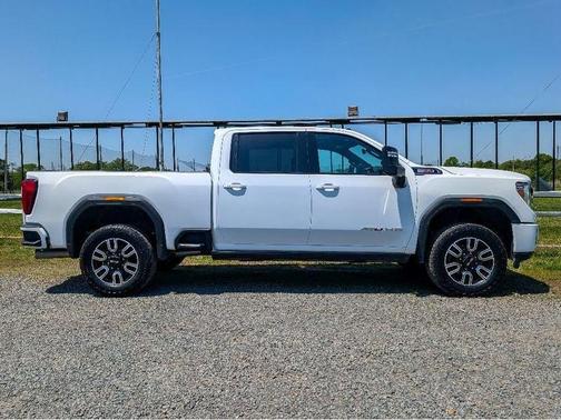 Summit White 2023 GMC Sierra 2500 AT4