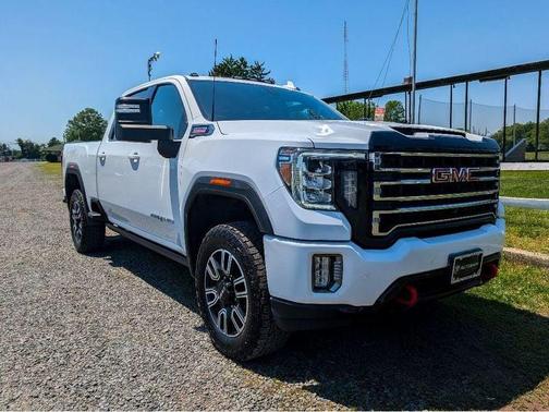 Summit White 2023 GMC Sierra 2500 AT4