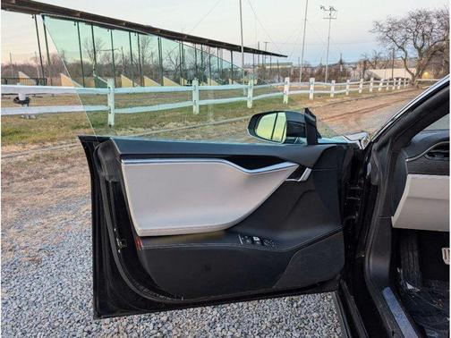 2016 Tesla Model S P90D