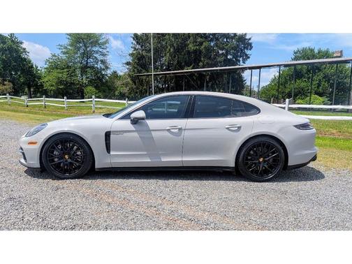 2020 Porsche Panamera E-Hybrid 4