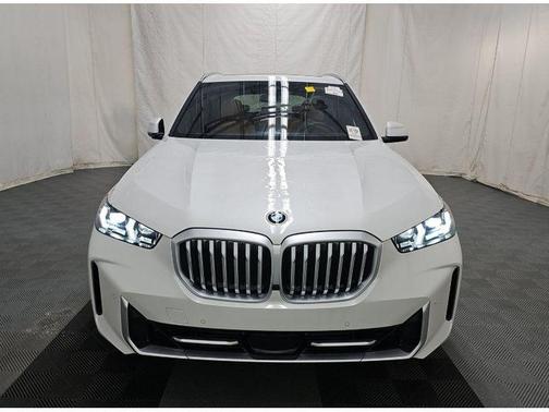Mineral White Metallic 2026 BMW X5 xDrive40i