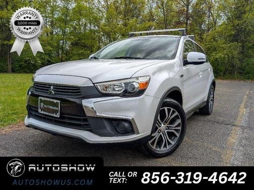Diamond White Pearl 2017 Mitsubishi Outlander Sport ES