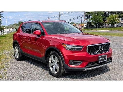 2021 Volvo XC40 T5 Momentum