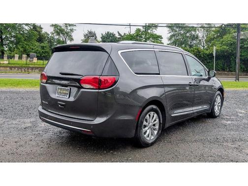 2019 Chrysler Pacifica Touring-L