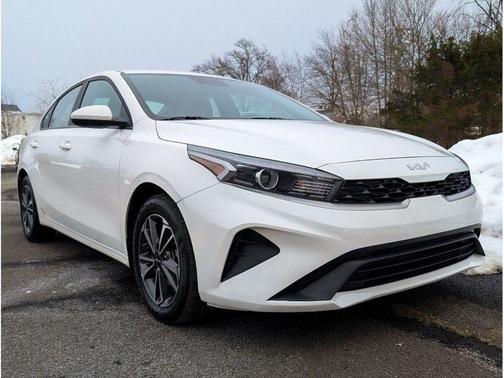 Snow White Pearl 2024 Kia Forte LXS