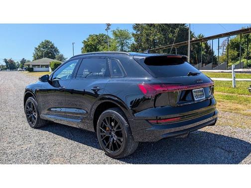 2023 Audi e-tron Premium