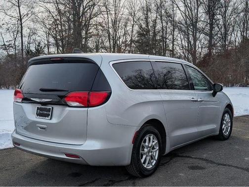Silver Mist Clearcoat 2023 Chrysler Voyager LX