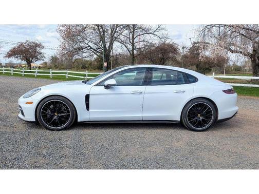2018 Porsche Panamera 4