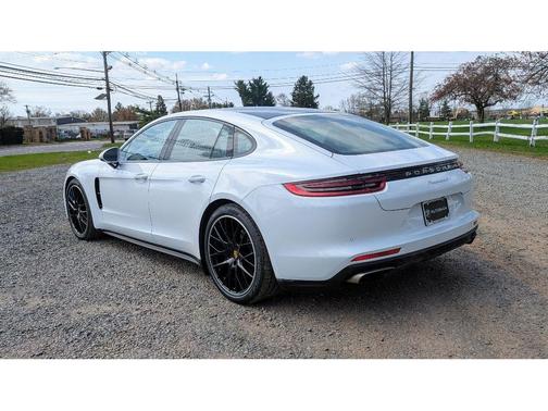 2018 Porsche Panamera 4