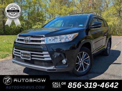 Midnight Black Metallic 2018 Toyota Highlander XLE