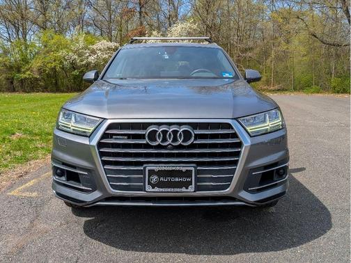 Graphite Gray Metallic 2017 Audi Q7 3.0T Premium Plus