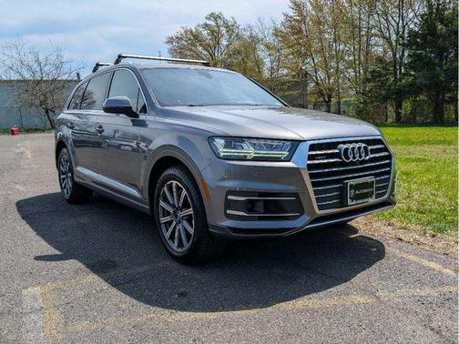 Graphite Gray Metallic 2017 Audi Q7 3.0T Premium Plus