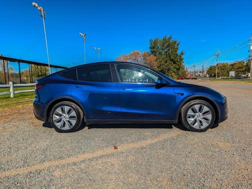 Deep Blue Metallic 2023 Tesla Model Y Long Range