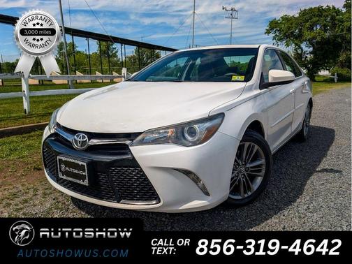 Super White 2017 Toyota Camry SE