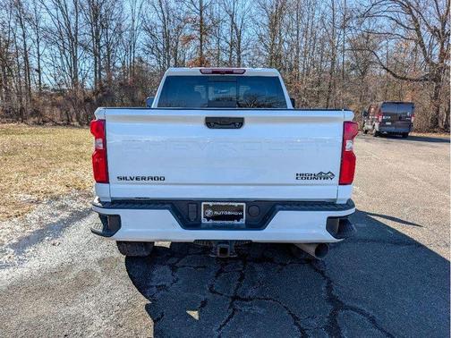 Summit White 2022 Chevrolet Silverado 2500 High Country