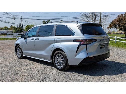 2024 Toyota Sienna XLE