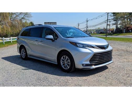 2024 Toyota Sienna XLE