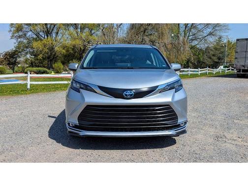 2024 Toyota Sienna XLE