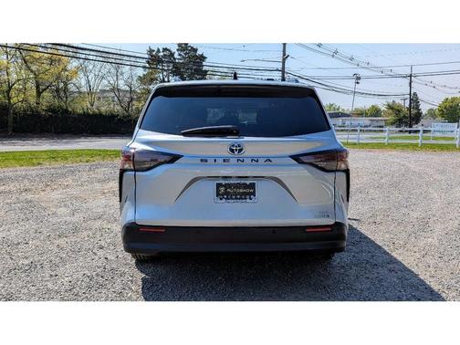 2024 Toyota Sienna XLE