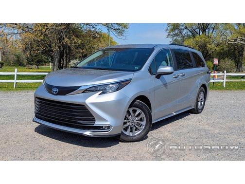 2024 Toyota Sienna XLE