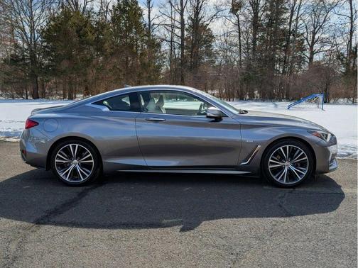 2017 INFINITI Q60 2.0T Premium