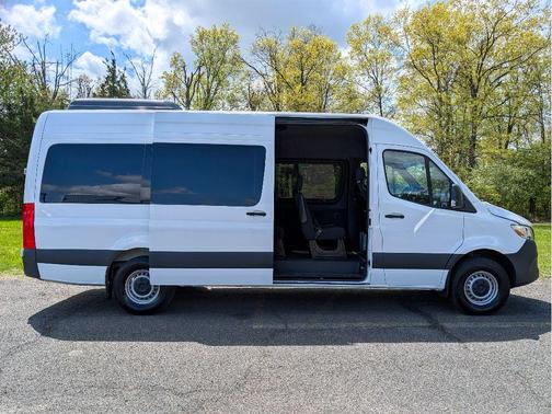 Arctic White 2022 Mercedes-Benz Metris Base