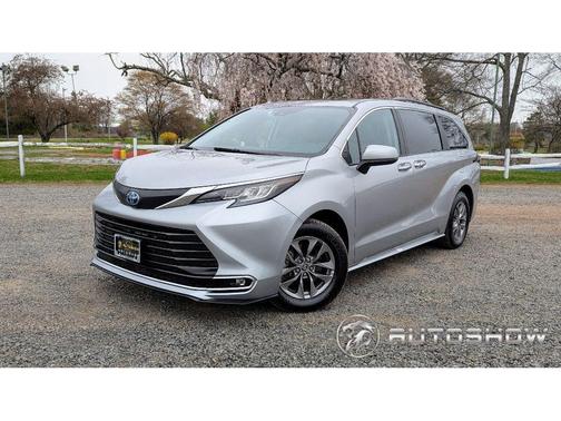 2023 Toyota Sienna XLE