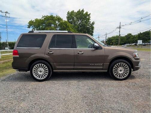 Java Metallic 2016 Lincoln Navigator Reserve
