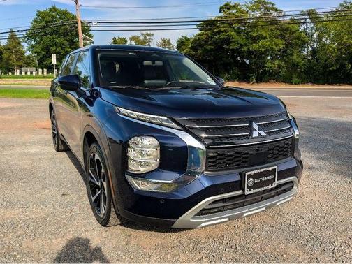 Cosmic Blue Metallic 2024 Mitsubishi Outlander SE