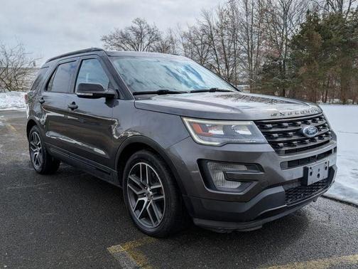 Magnetic Metallic 2017 Ford Explorer sport