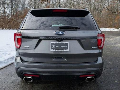Magnetic Metallic 2017 Ford Explorer sport