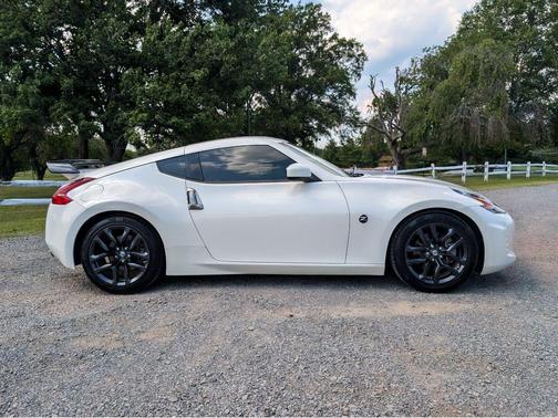 Pearl White 2018 Nissan 370Z