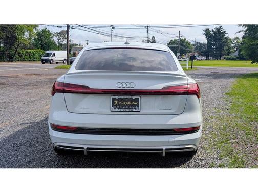2021 Audi e-tron Premium Plus