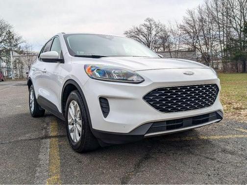 Oxford White 2020 Ford Escape SE