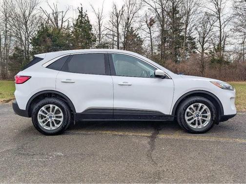 Oxford White 2020 Ford Escape SE