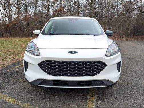 Oxford White 2020 Ford Escape SE