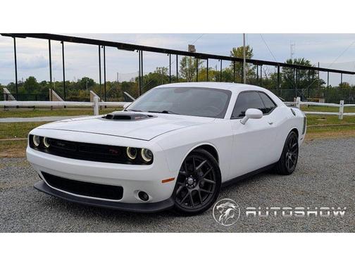 2016 Dodge Challenger 392 Hemi Scat Pack Shaker