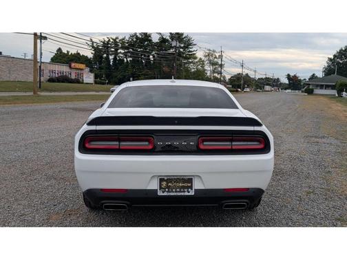 2016 Dodge Challenger 392 Hemi Scat Pack Shaker