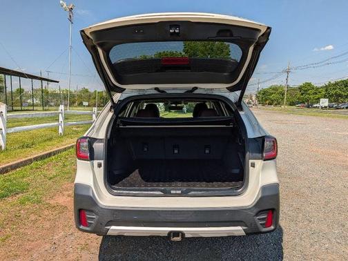 Crystal White Pearl 2022 Subaru Outback Touring XT