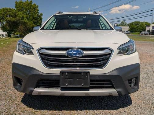 Crystal White Pearl 2022 Subaru Outback Touring XT