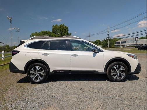 Crystal White Pearl 2022 Subaru Outback Touring XT