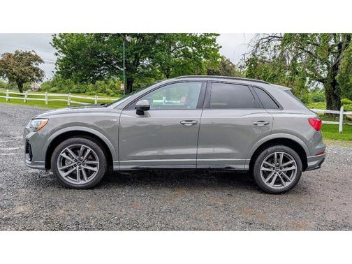 2022 Audi Q3 45 S line Premium