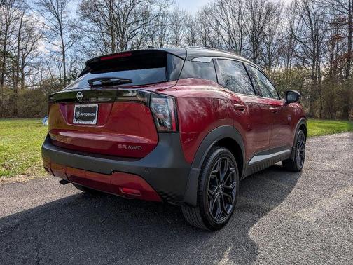 2t Red Blk Roof 2025 Nissan Kicks SR