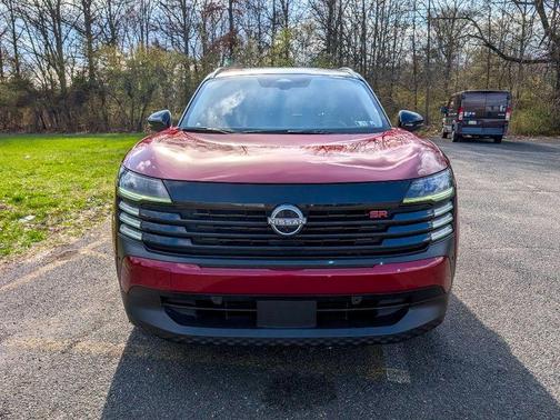 2t Red Blk Roof 2025 Nissan Kicks SR