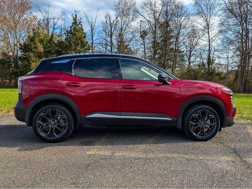 2t Red Blk Roof 2025 Nissan Kicks SR
