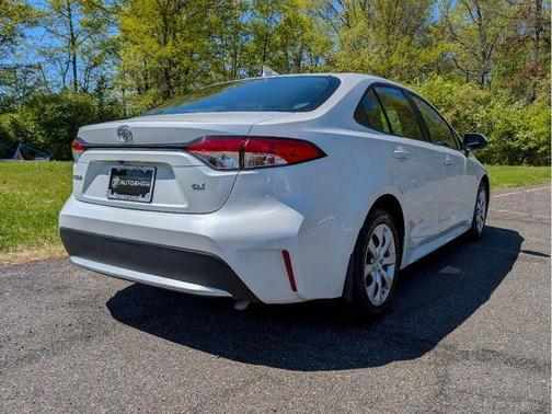 Wind Chill Pearl 2022 Toyota Corolla LE