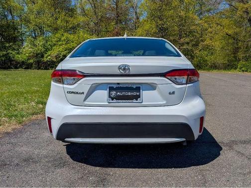 Wind Chill Pearl 2022 Toyota Corolla LE